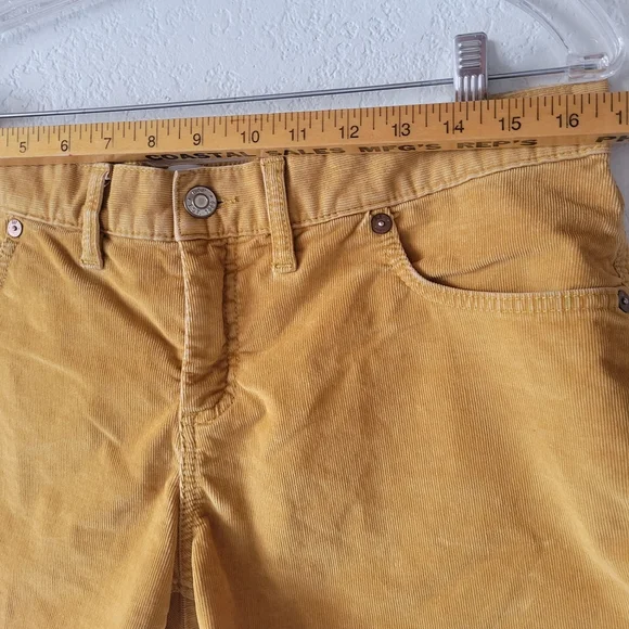 Gap Women's Courduroy Shorts Size 12 - Picture 6 of 9